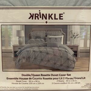 NWT Gray Rosette Duvet Cover Set